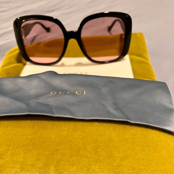 Beautiful classic large never used Gucci sunglasses. - Picture 1 of 6